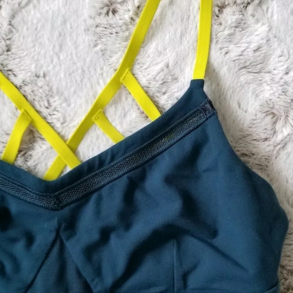 🌻Lululemon Just Breathe Tank Green Cross Strap - Picture 2 of 8